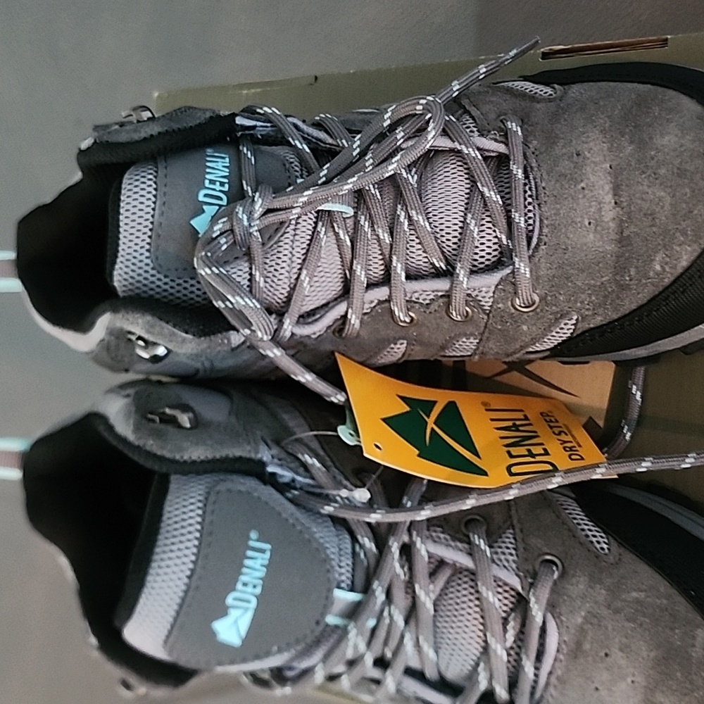 Hiking boot womens Size 8.  New in box